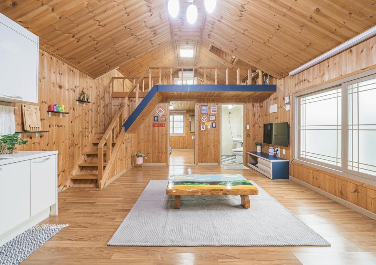 Jeju Haepoomdal Pension Экстерьер фото