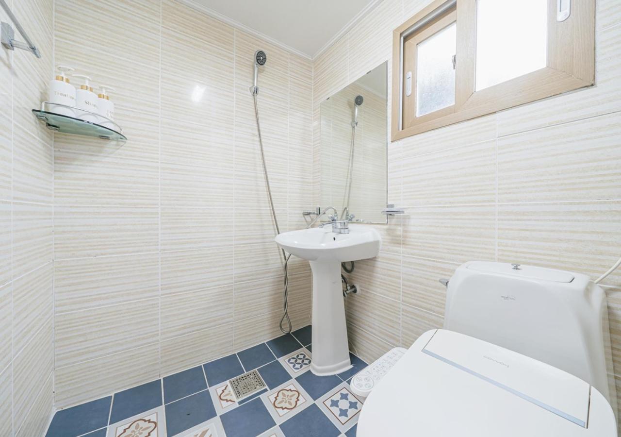 Jeju Haepoomdal Pension Экстерьер фото