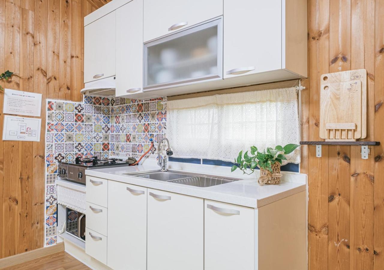 Jeju Haepoomdal Pension Экстерьер фото